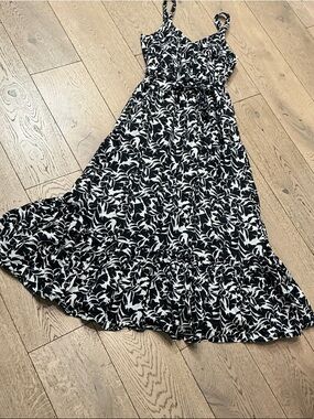 Woman’s J.Crew black/white print maxi dress. Size 8. Linen + cotton. Back zip.